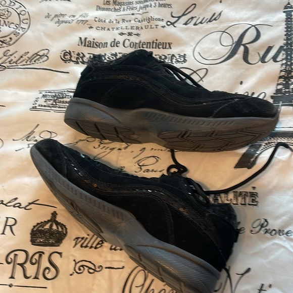 Perfect for that walker bought for work but don’t need any longer - Picture 3 of 3